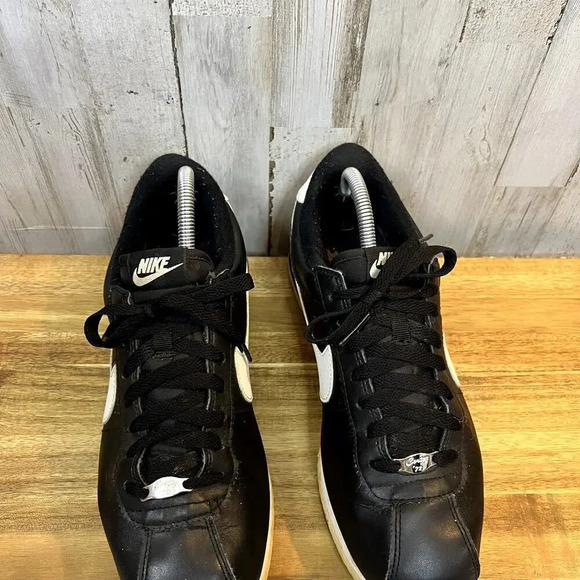 Nike Cortez Men\'s Size 9 Basic Leather‎ Black & White Low Top Sneakers